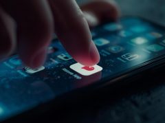 how to completely remove app from iphone