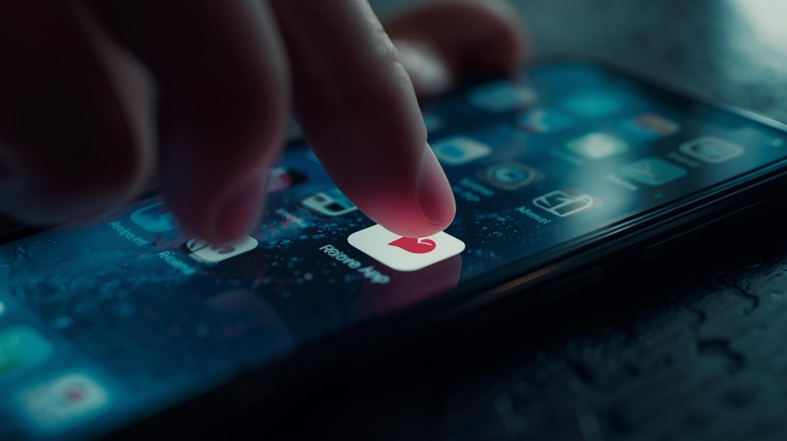 how to completely remove app from iphone